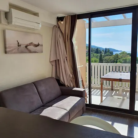 Duplex Vue Sur Et Pieds Dans L'eau De Pramousquier *