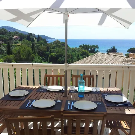 Appartement Duplex Vue Sur Et Pieds Dans L'eau De Pramousquier Le Lavandou