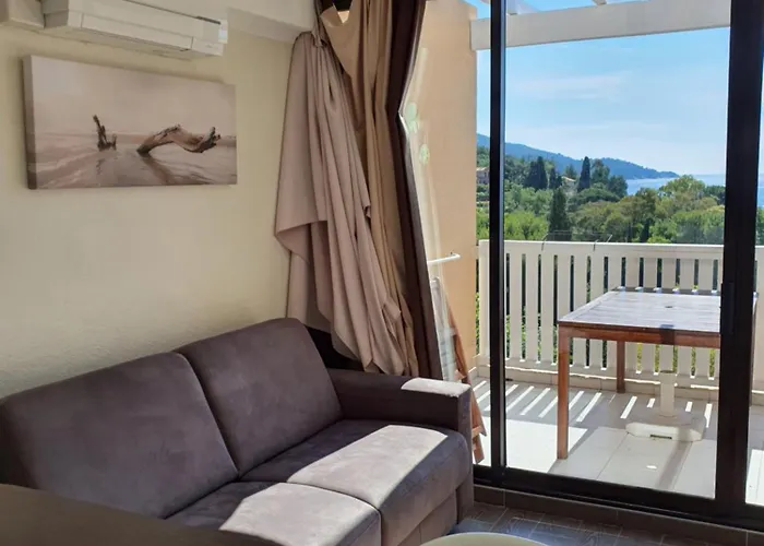 Duplex Vue Sur Et Pieds Dans L'eau De Pramousquier *